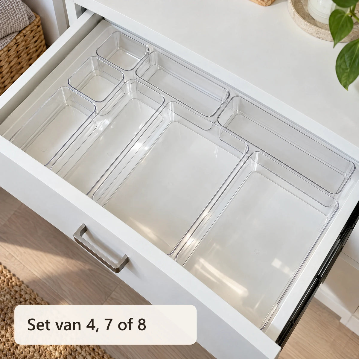 Acht lege bakjes in een lade