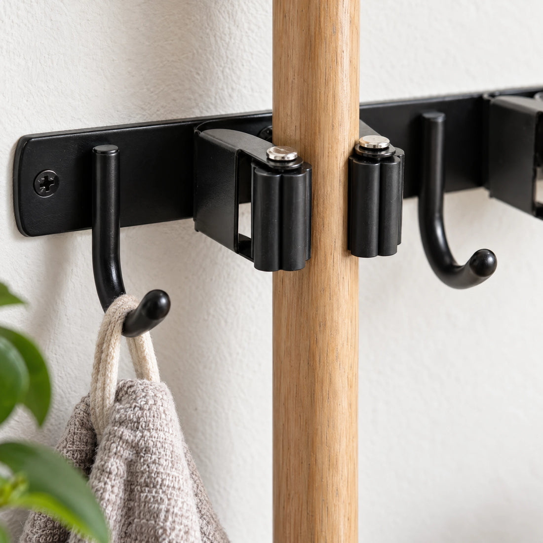 Bezemhouder voor aan de wand, 4 klemmen en 5 haken