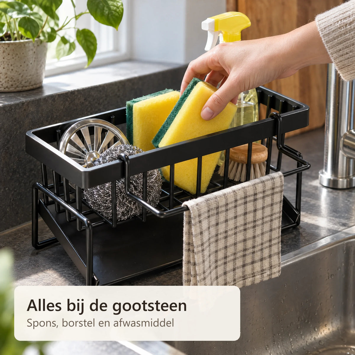 Een spons wordt uit de organizer bij de gootsteen gepakt