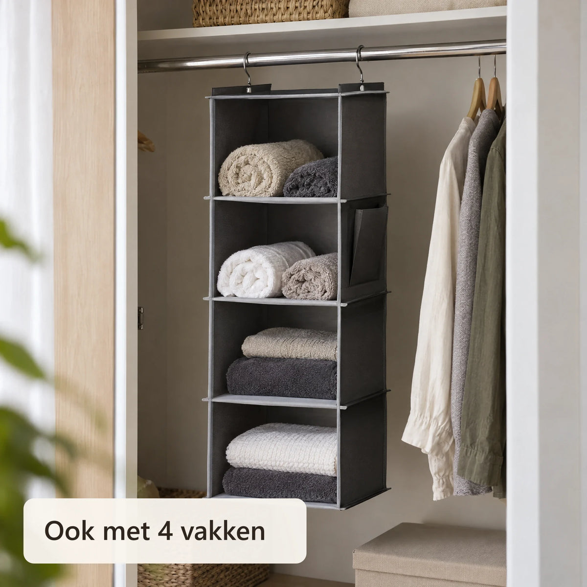 Hangende organizer met 4 vakken en handdoeken