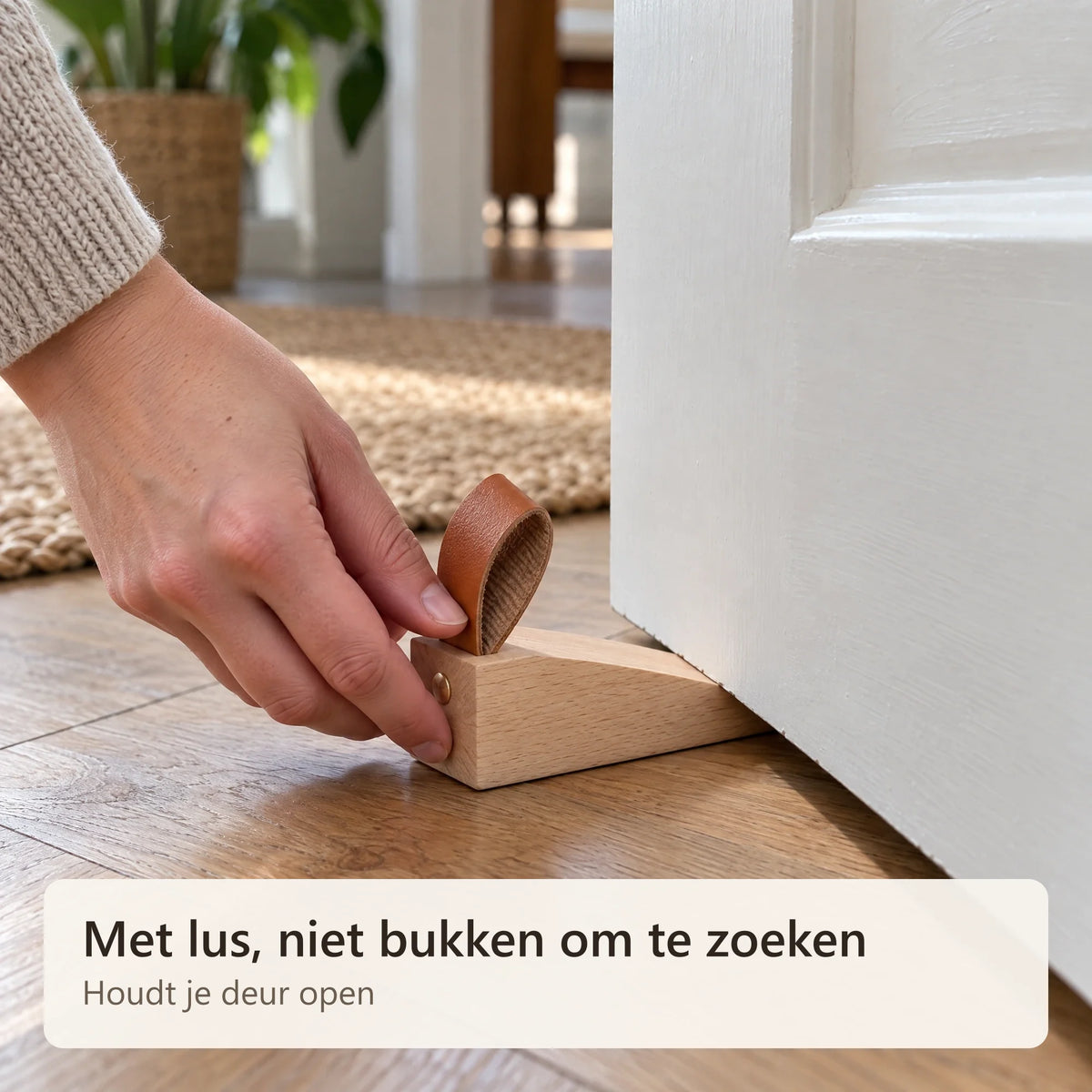 Een deurstopper wordt aan de lus onder de deur geschoven