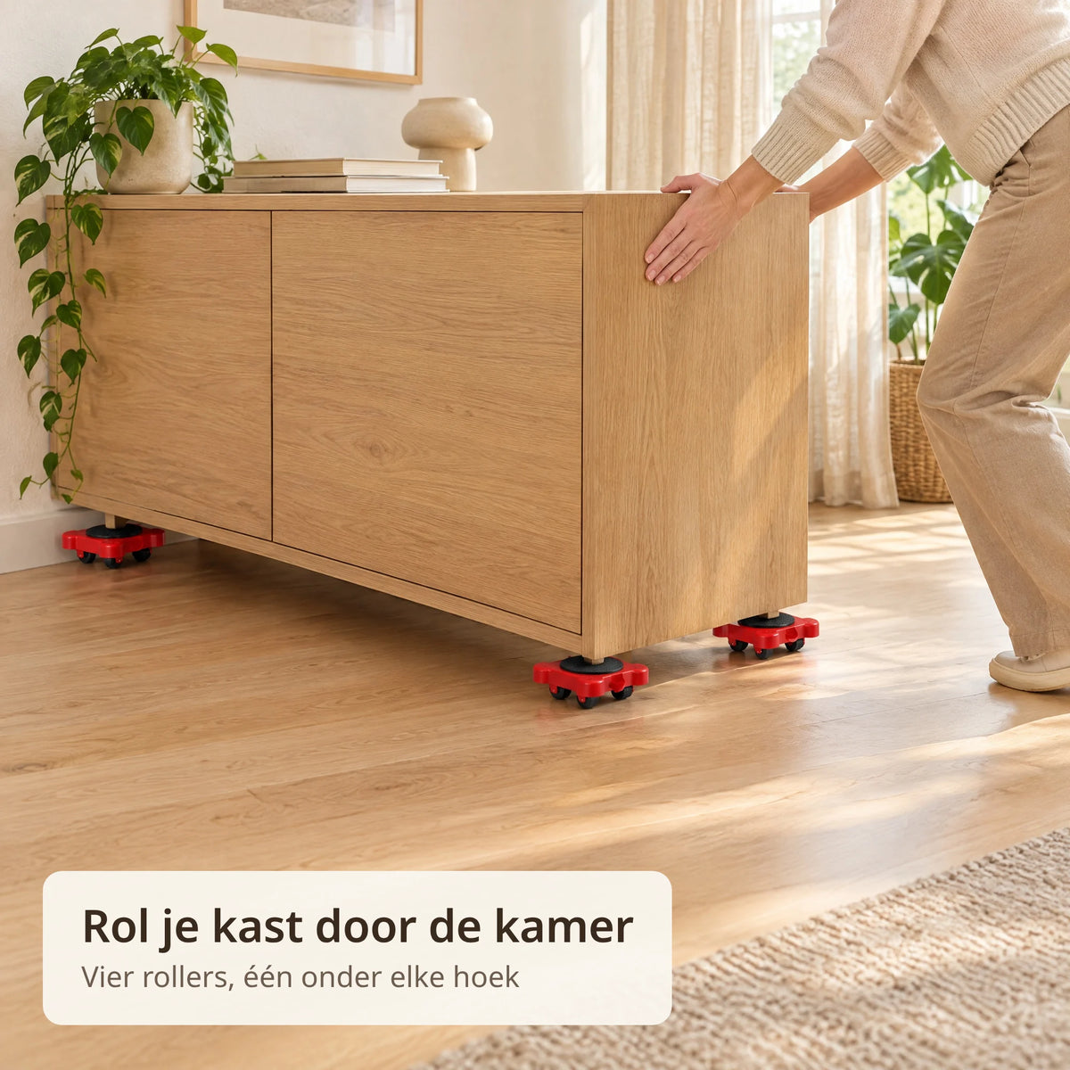 Eiken dressoir staat op vier rode transportrollers en wordt door de woonkamer gerold