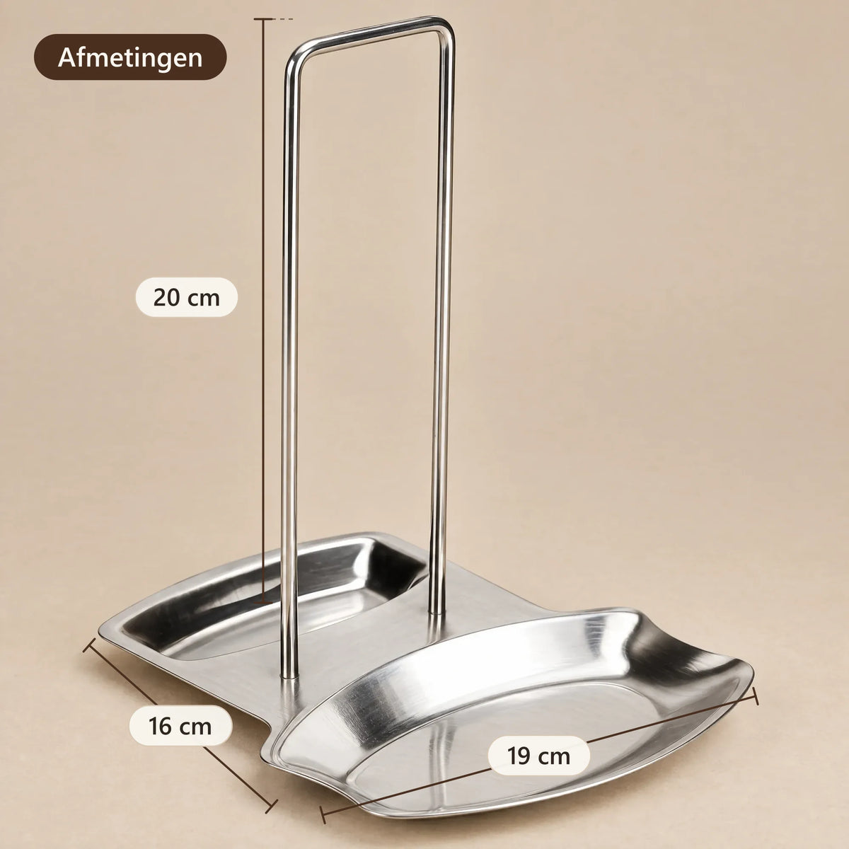 Afmetingen: 20 cm hoog, 19 × 16 cm