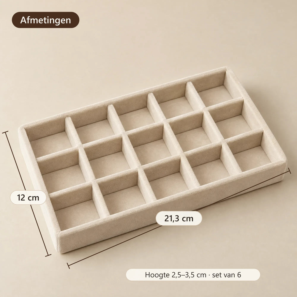 Afmetingen per tray: ca. 21,3 × 12 cm, 2,5 tot 3,5 cm hoog