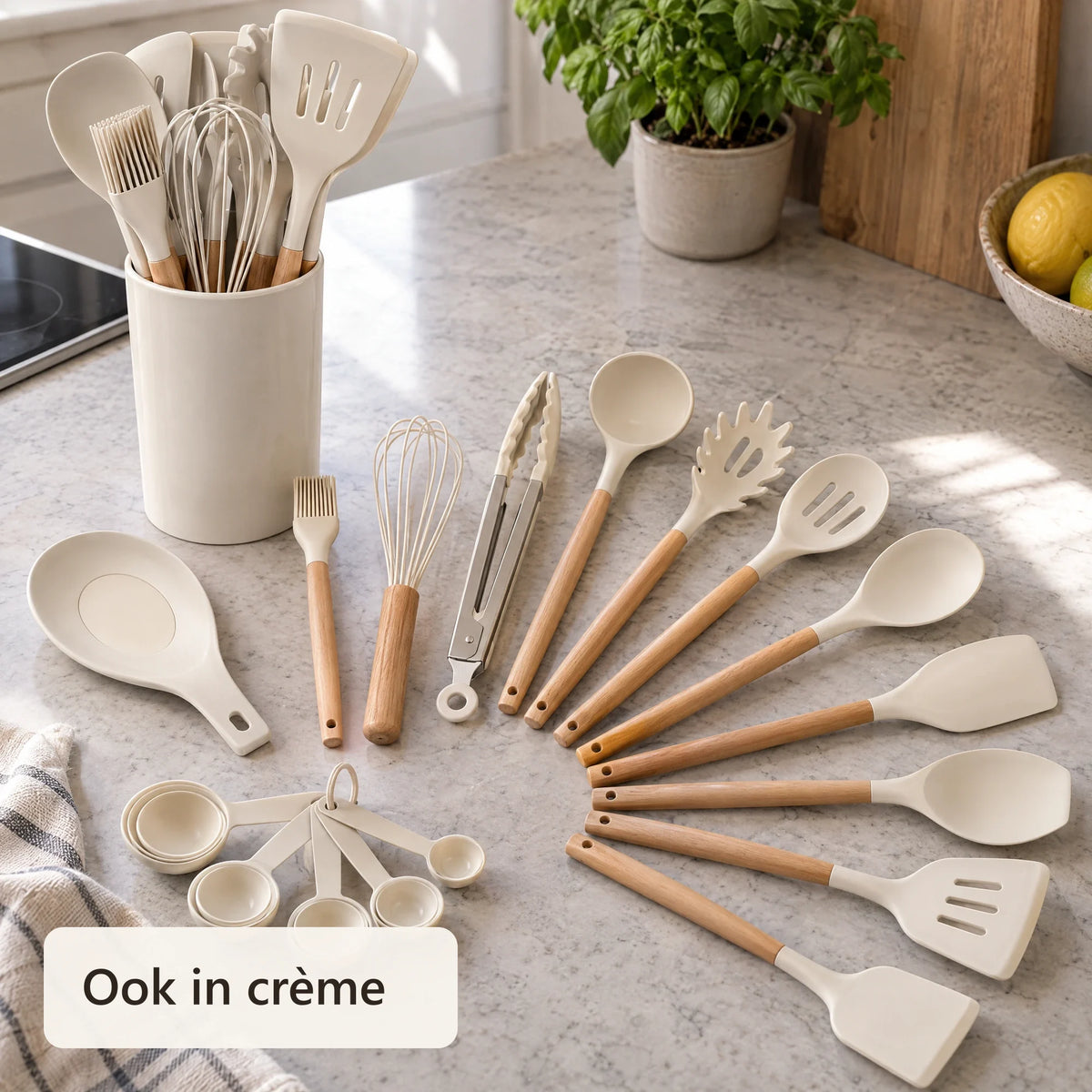 Crème siliconen keukengerei in een houder