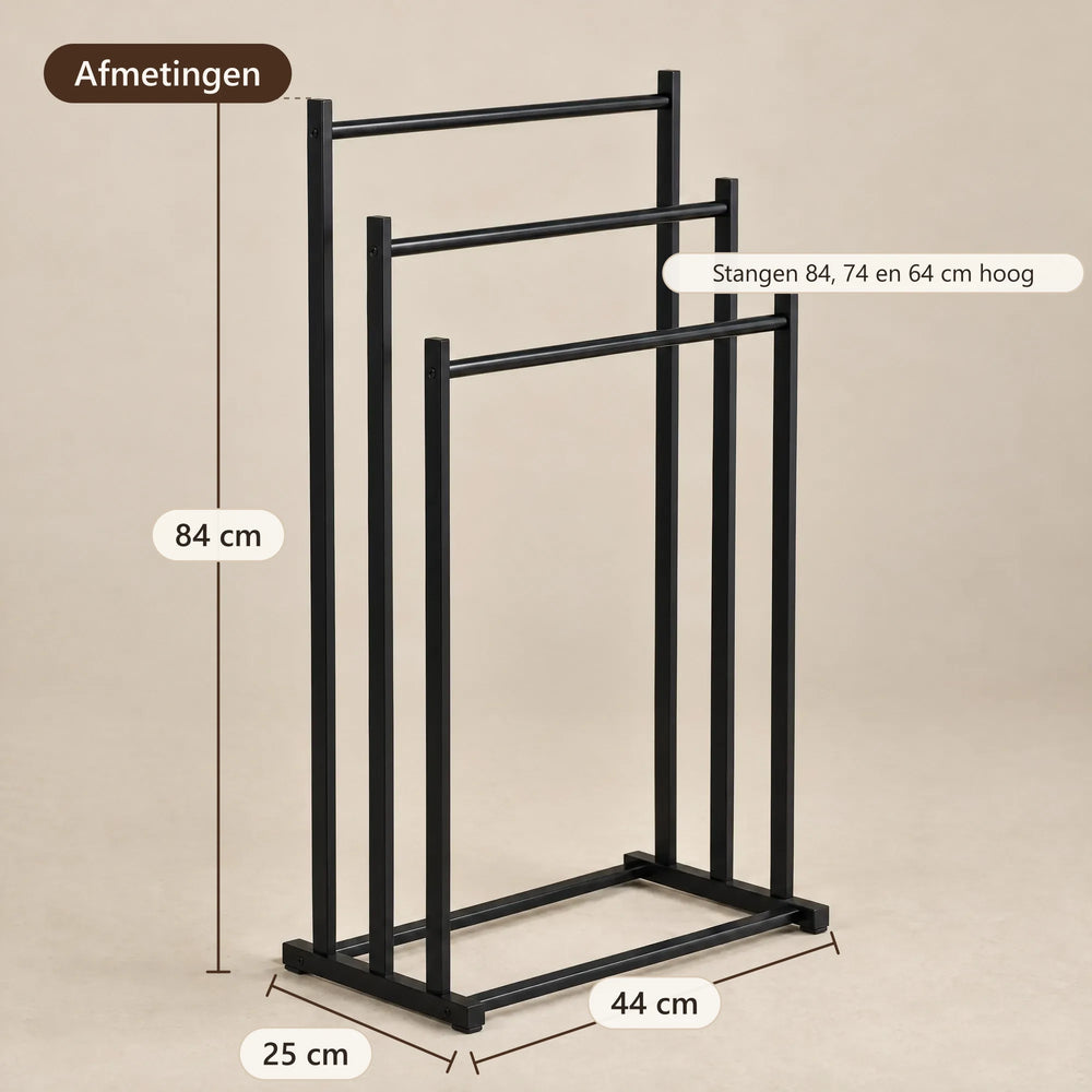 Afmetingen: 84, 74 en 64 cm hoog, voet 44 × 25 cm