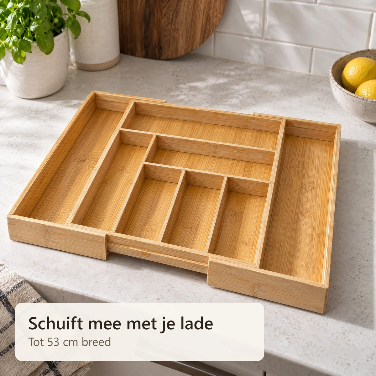 Bamboe bestekbak met een half uitgeschoven zijvak